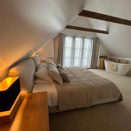 Black House Semesterbostad *