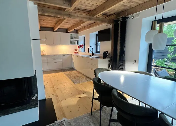 Black House Nyaraló *